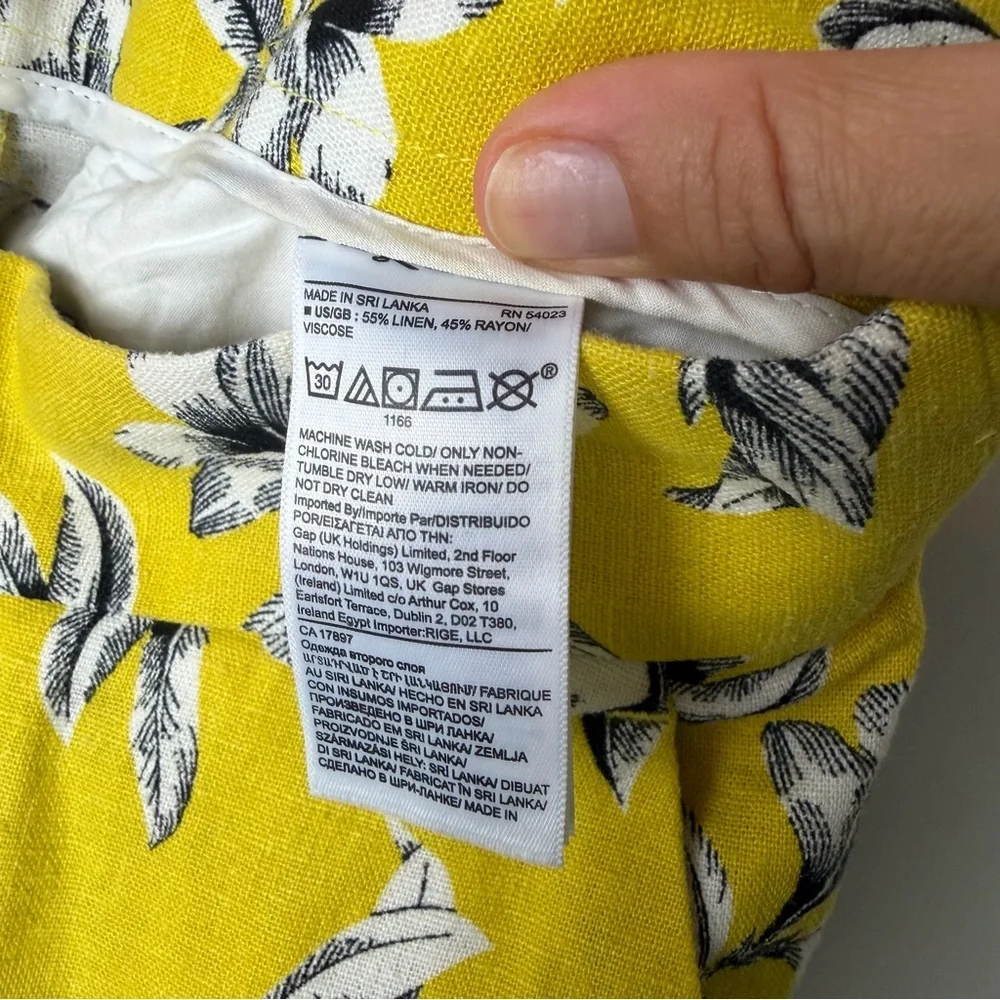 Banana Republic 55% linen
